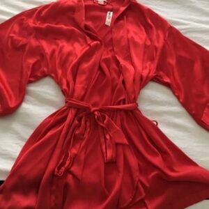 Victoria's Secret Silky Robe-size xs/s